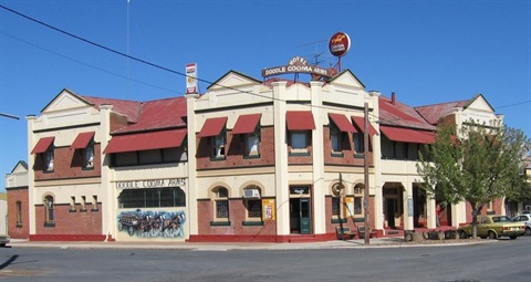 Doodle%20Cooma%20Arms%20Hotel,%20Henty%202006%20(5).JPG
